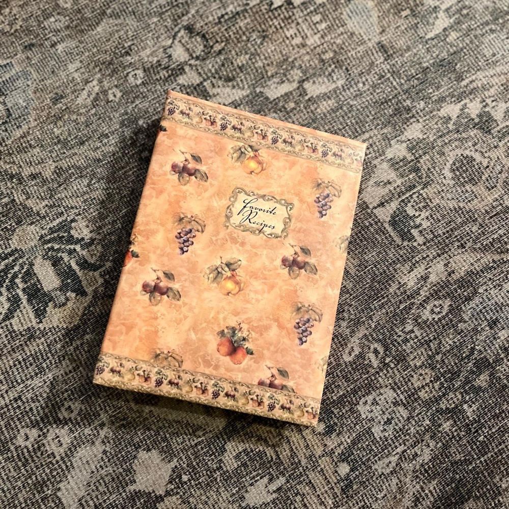 NWOT “Family Recipes" fruit 🍎 pattern photo recipe journal